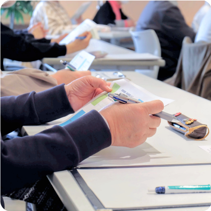 右からフェードイン